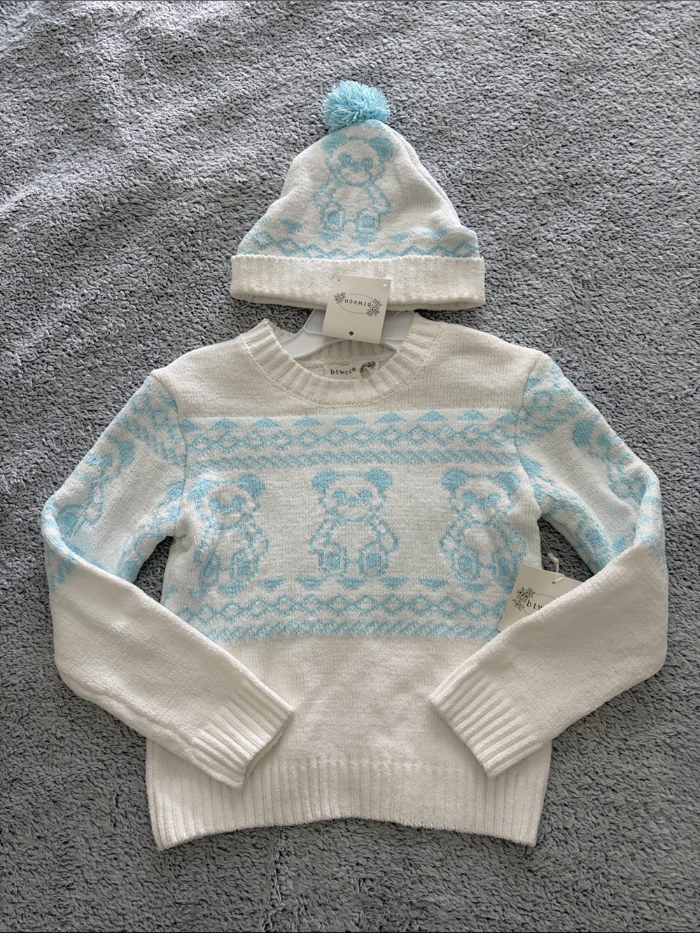btween White Sweater and Beanie Set with Light Blue Teddy Motif